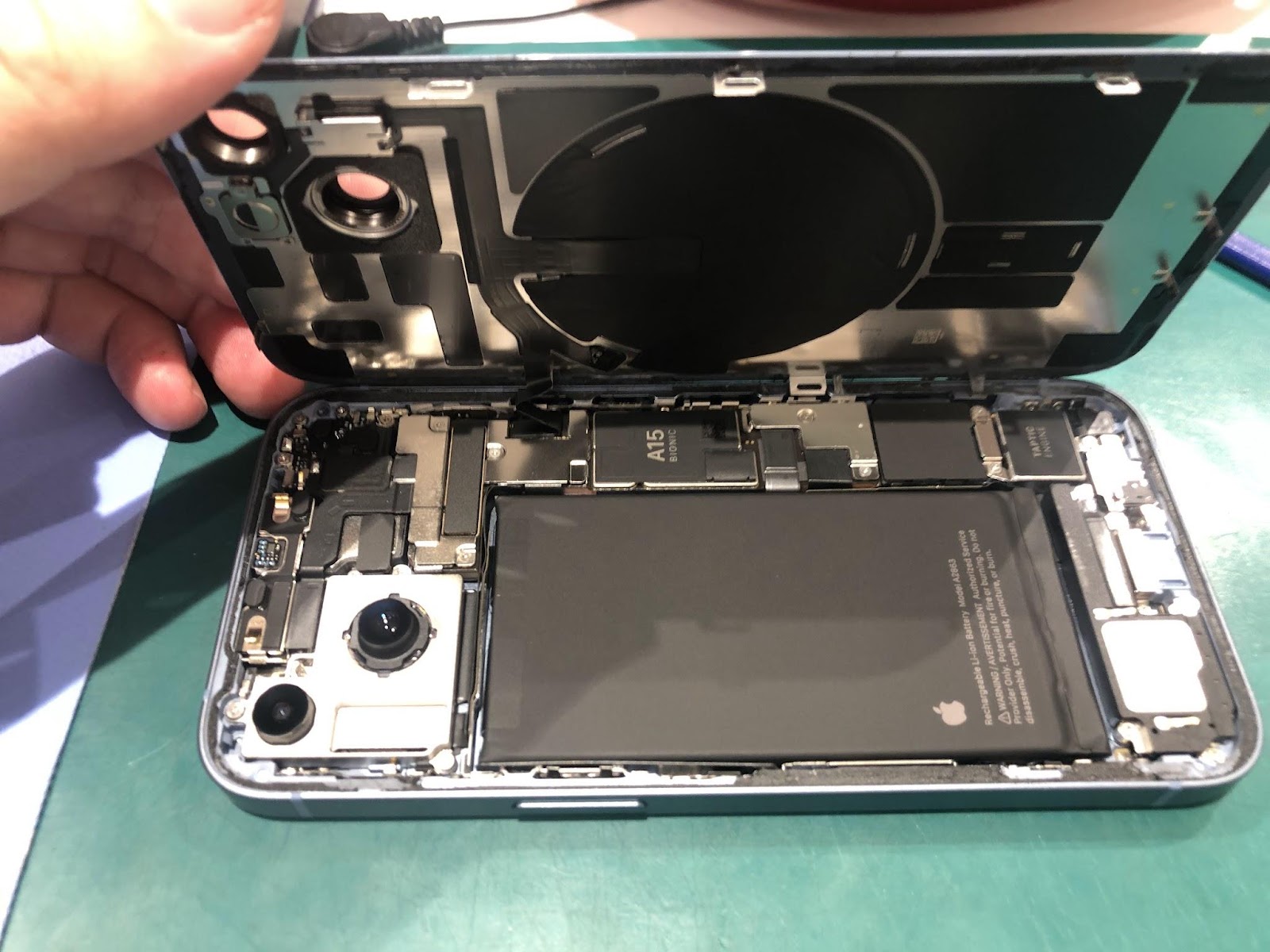 iPhone14のバッテリー交換ならスマホ修理工房丸井錦糸町店へ！